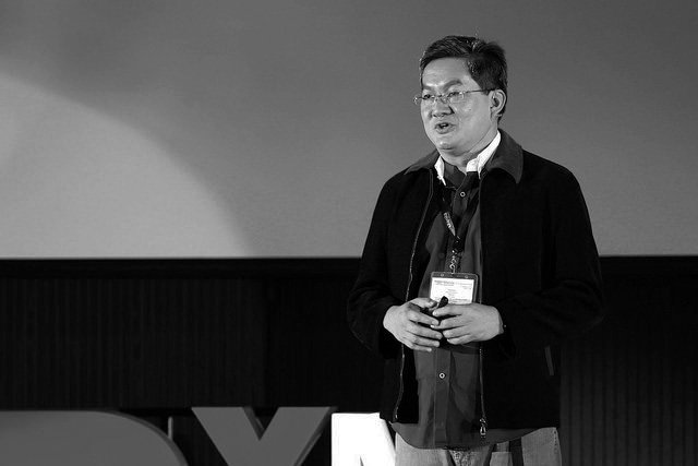 Xavier Alpasa speaking at TED Manila